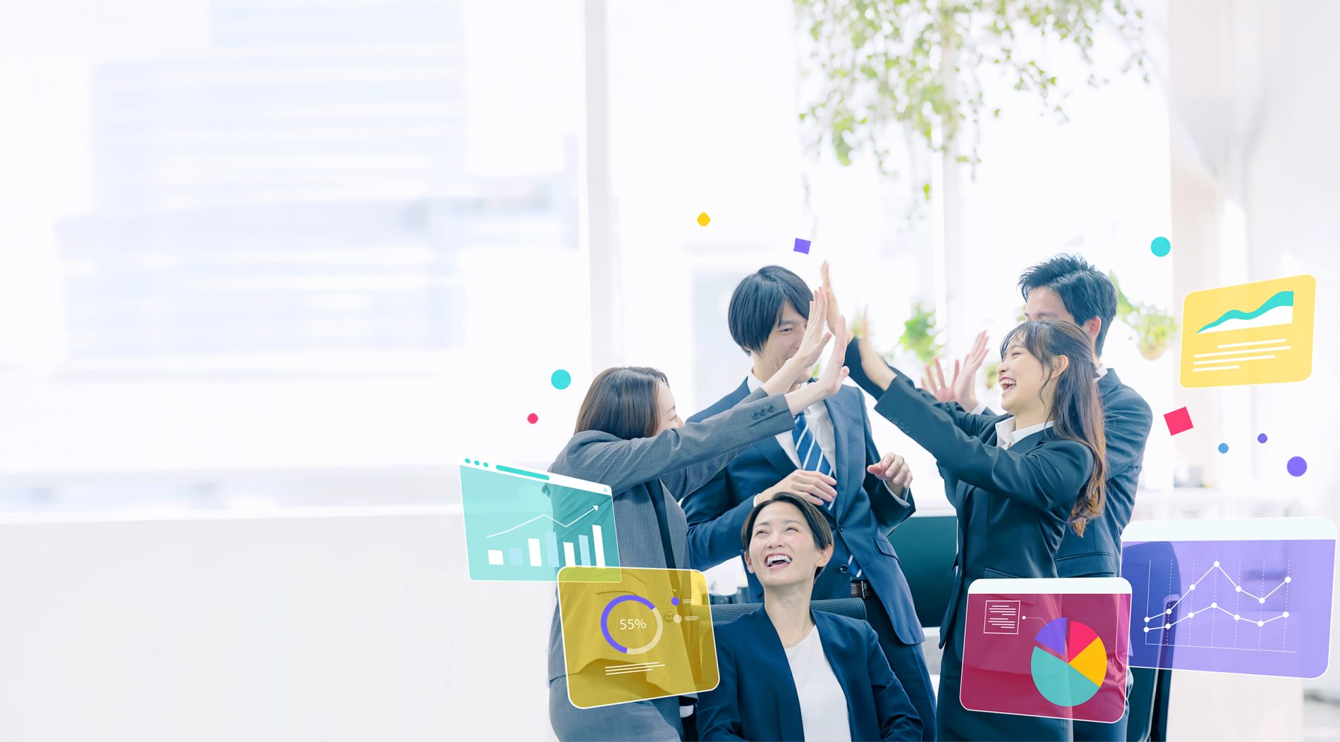 謎解き懇親会でハイタッチをして盛り上がる社員たち